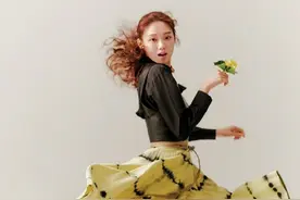 Dior女郎李圣经，爆炸红棕长卷发，演绎别样春日风情图片