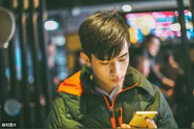 小说：我拍戏多年仍不火，总裁抱住我，跟了我剧本任你挑图片