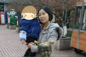 不修边幅的“邋遢妈”vs涂口红的“精致妈”，带出的娃有什么不同图片