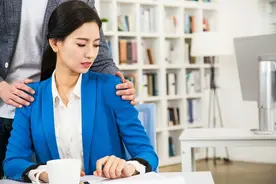 应对男同事的夜晚之邀图片