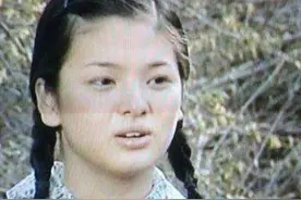 女星们出道前：宋慧乔是大饼脸，Yamy给凤凰传奇和李宇春伴舞图片