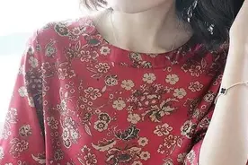 趁母亲节，送妈妈一款“红花衫”，高雅洋气又减龄图片