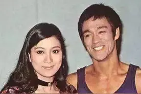 因李小龙人生尽毁，视向华强为救赎，丁佩为何将向太位置让给陈岚图片