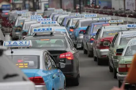 出租车面临淘汰，网约车司机和乘客也都在离开滴滴图片