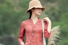 万千风情：文艺V领棉麻连衣裙，收腰显瘦，穿出时尚大片的韵味图片