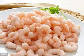 三色炒虾仁图片