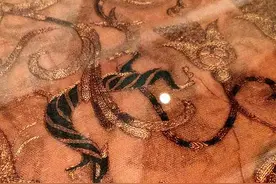 马山楚墓：2500年前的女子衣衫华美，马王堆汉墓只是它的继承图片