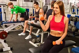 长期健身的人，一旦停止锻炼，身体会发生什么变化？图片