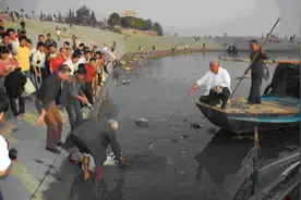 每年57000名溺亡者的背后，是一群50、60多岁的职业捞尸人图片