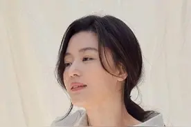 全智贤为“佐丹奴”新款女装拍照，一身“素衣”难掩清雅之美图片