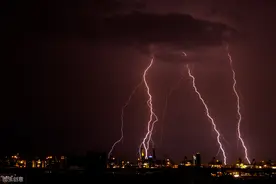 16岁少年在家玩手机被雷击中，当场晕厥！雷雨天别做这些事图片