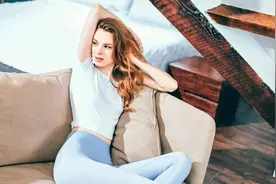 “阔腿裤”大势已去，今秋最火的是“瑜伽裤”，时髦显瘦还百搭图片