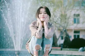 小说：嫌男友穷我提分手，多年后重逢，他家底深厚，我有苦难言图片