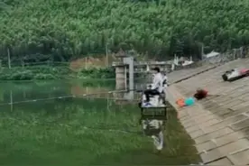 不要再纠结钓鱼到底选择钓箱好还是钓椅好图片