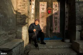 “裹小脚”式，三寸金莲，极端手段去导致自己身材扭曲图片