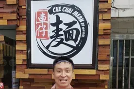 TVB男星与“友人”赏日落，浪漫感情惹人羡，恋爱10年被催婚图片