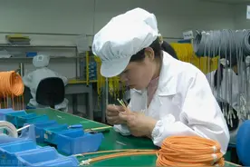 工厂倒班，是一种“畸形”的工作制。图片