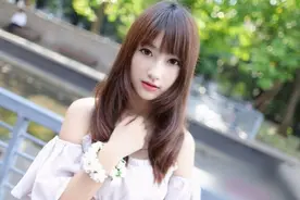 美少女洋溢着甜美的青春气息，你被迷住了吗图片