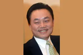 黄光裕入狱12年，杜娟死心塌地守住国美，因被丈夫曾经一细节感动图片