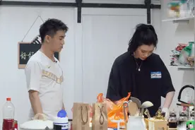 恩爱夫妻人设保不住了？何猷君对老婆撒娇好腻歪，奚梦瑶却不想理图片