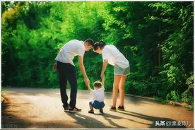 孩子做事慢、做错事，父母愤怒指责：请放下自恋，给孩子真正的爱图片