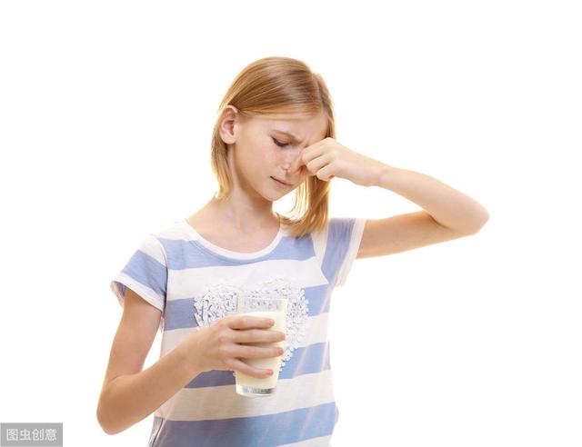 小心“敏”从口入！婴幼儿牛奶蛋白过敏表现有3方面，该怎么办？