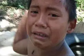 泰国父亲为儿子剪防疫发型，这深深的父爱笑得我满地打滚图片