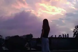 那是一颗闪亮的星，那是一片蔚蓝的天空图片
