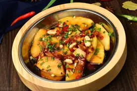 老厨师教你做，冬瓜酥肉汤的家常做法，汤清肉香不油腻图片