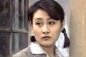 从解说员到女主角，从理想媳妇到国民妈妈，一次次因心中的渴望破茧成蝶，她是张凯丽，《渴望》里的刘慧芳图片