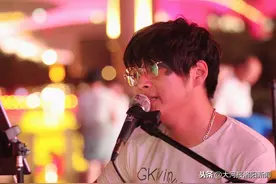 洛阳85后残疾歌手街头演唱养活1家4口，靠1首歌让女孩远嫁3000里图片