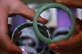 不懂玉的人怎样选玉镯，三分钟教会你图片