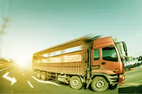 父与子：父亲在上海当司机，被京东裁员后，不想让我再当司机图片