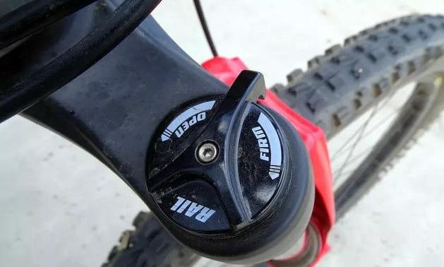 四款性价比爆表的Trail前叉，谁更胜一筹？