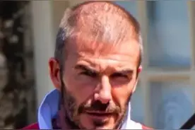 小七罕见露面，穿廉价裙子进村买菜，贝克汉姆只顾耍帅不系安全带图片