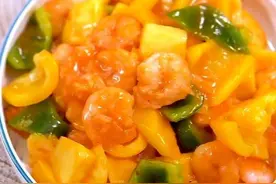 菠萝+虾仁做一道颠覆味蕾的菠萝咕咾虾，酸酸甜甜，营养开胃超赞图片