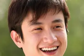 36岁文章同50岁张嘉译与49闫妮出演新剧，是他复出的一次机遇吗？图片