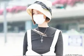 张歆艺减肥上瘾，100斤穿背带裤瘦成80斤纸片人，还凹出曼妙曲线图片