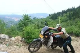 摩托熄火时非空挡就推不动，行驶过程中熄火了摩托车会立即停止吗图片