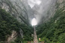 张家界的崖壁洞穴，竟掏出元明宫廷金首饰，文物价值7000万元图片