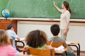 三年级是分水岭，跟星凝老师提前学《大青树下的小学》，爱上语文图片