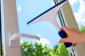 玻璃、纱窗总是清理不干净？教你几个妙招，省时省力又干净图片