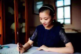 清华女博士拜师“丑书大师”，拥有美丽的外表，字迹却奇丑无比图片