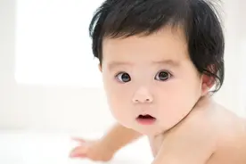 如何通过大便来判断新生儿的健康状态呢？图片