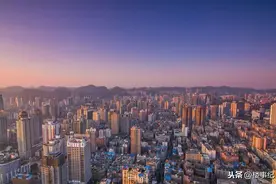 今明两年，趁早卖房还是咬牙买房？楼市变局已现，内行人给出忠告图片