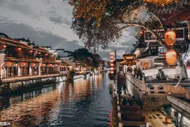 杜牧《泊秦淮》触景感怀，讽刺不汲取教训而醉生梦死的统治者图片