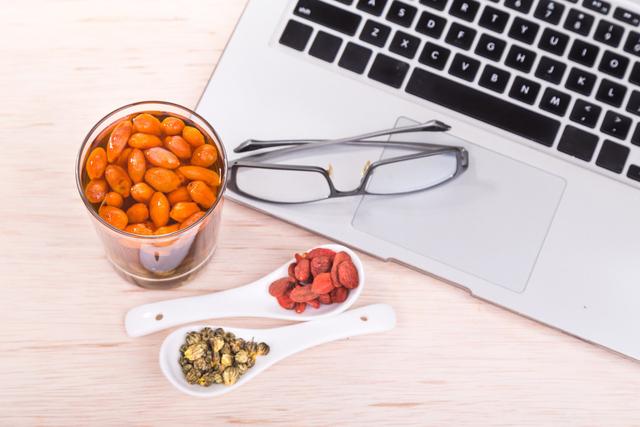 鏋告潪鏄挀椴奔鐨勨€滅楗碘€濆悧锛熶粠杩欏嚑鐐瑰垎鏋愭灨鏉炰綔閽撻搏楸肩殑鍙鎬? onerror=