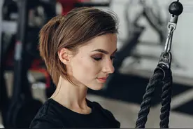 长期健身的人，与不健身的人对比，二者有何不同？图片