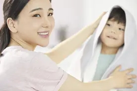 被水呛过的孩子抗拒洗头洗澡，我有这些好办法图片