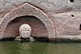 江西一水库水位下降后，突然出现了大量佛像，专家赶来后揭开秘密图片